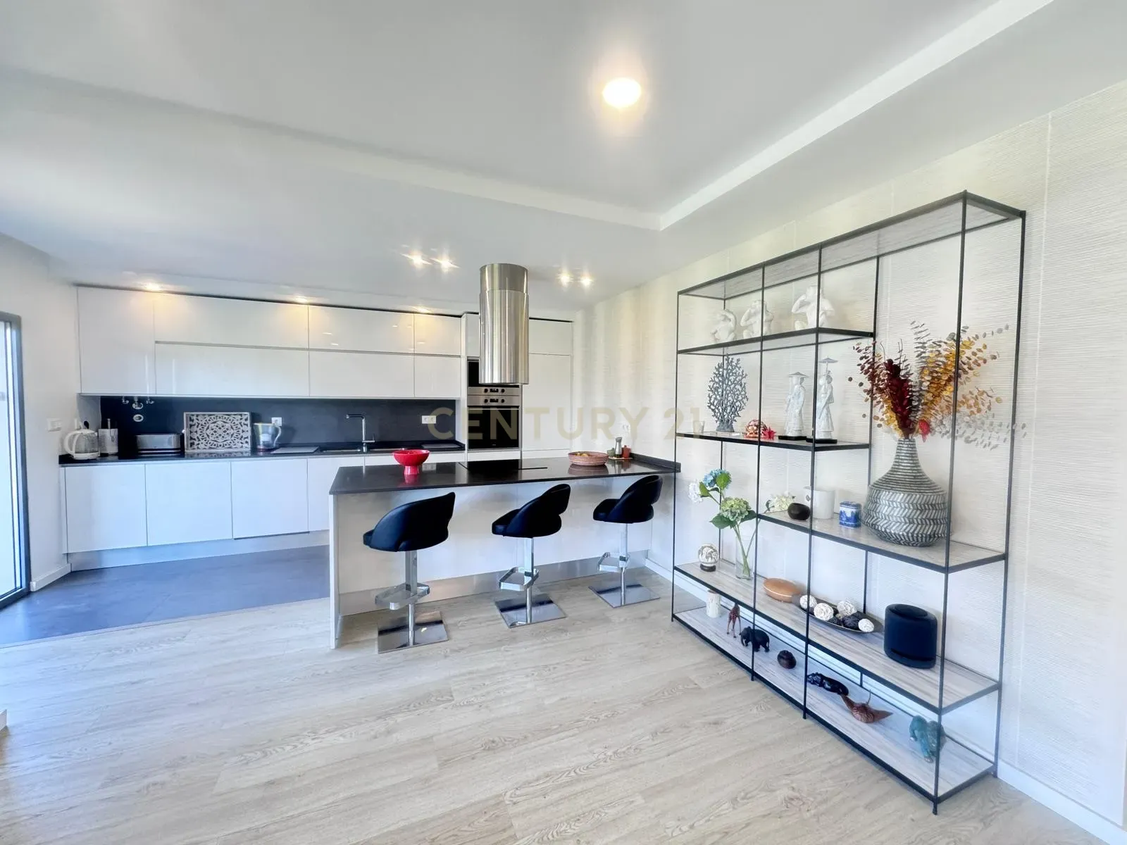 Penthouse de Luxo T3 com Suíte e Loft – Quinta de Santa Teresa, Charneca - Image 4