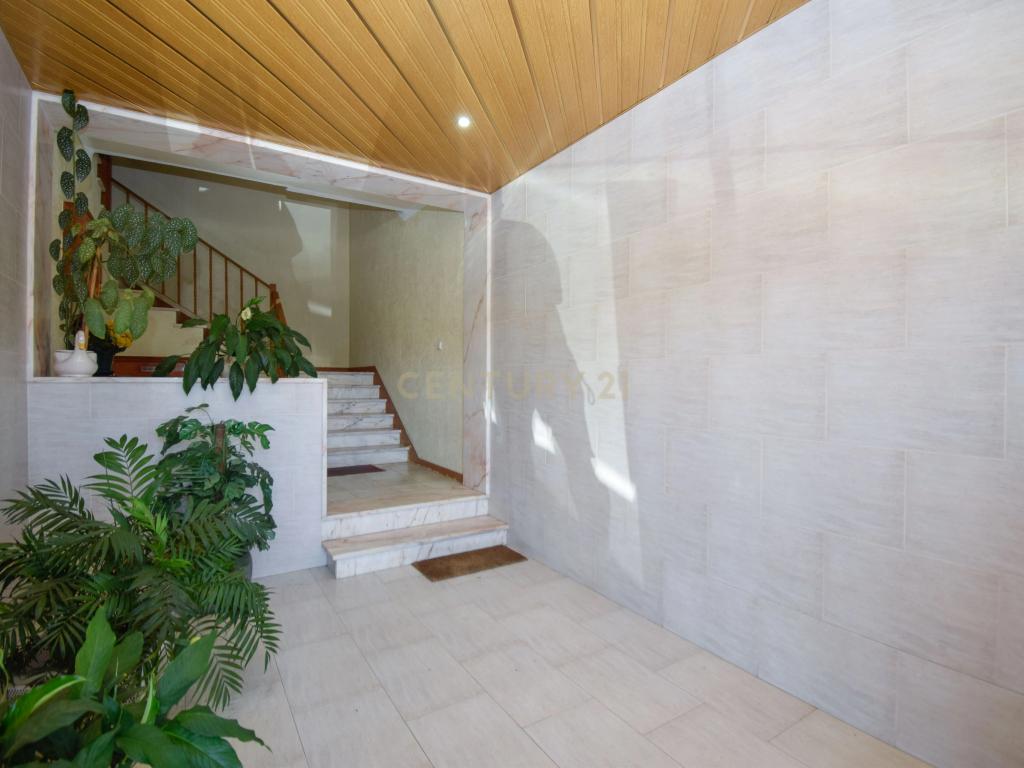 Apartamento T3, com 107 m² de área útil, estúdio musical com 40 m² e garagem fechada , varanda e arrecadação - Image 25