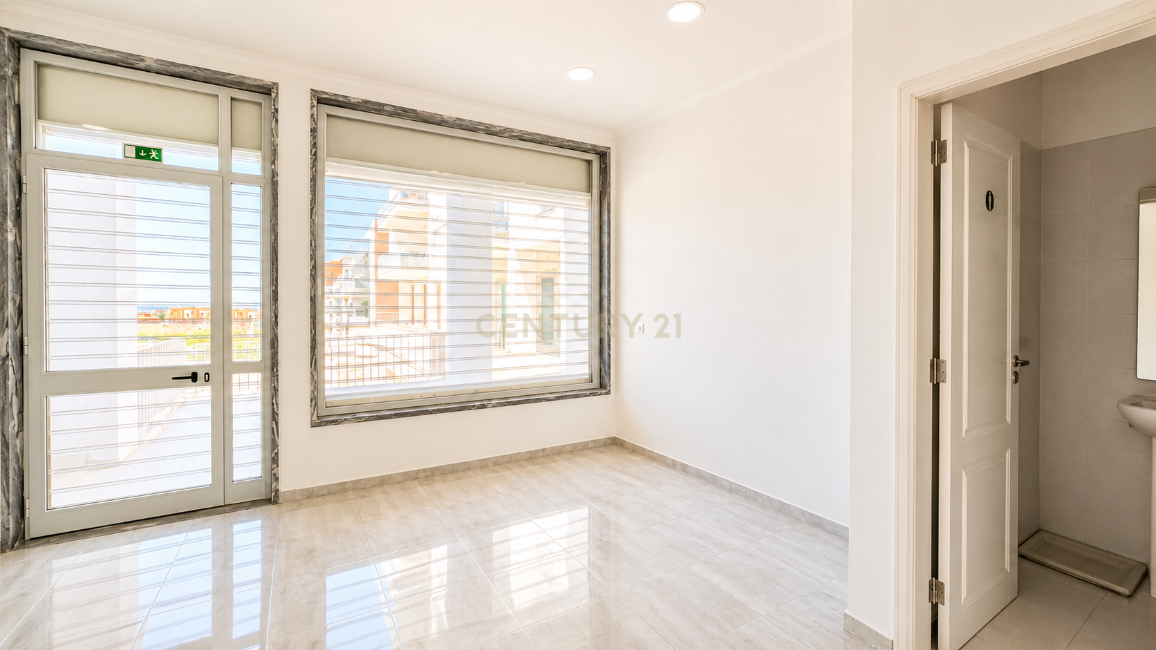 Fotografia 4 de LOJA COMERCIAL COM DUAS FRENTES | PORTO SALVO | OEIRAS