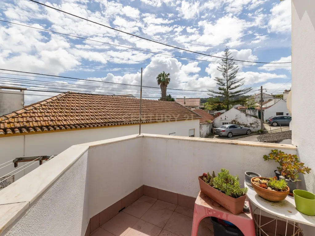 Moradia T3 na Quinta do Anjo com Vista Panorâmica e Garagem - Image 31