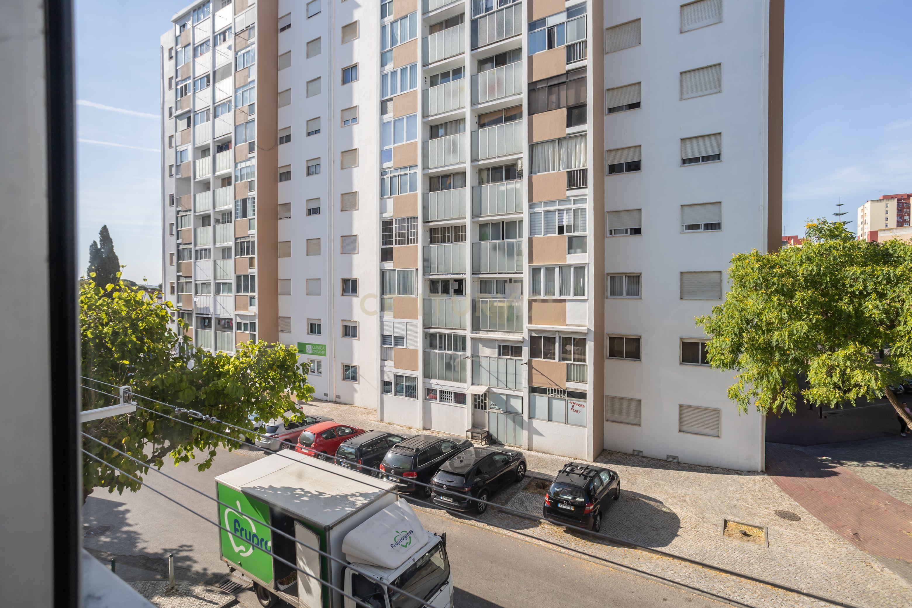 Fotografia 3 de T2 com 84m2 de área útil - Corroios, Seixal