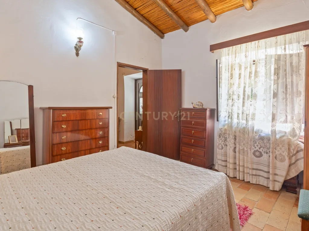 Encantadora Moradia com 7 Divisões em Parragil Loulé com Vista Campestre - Image 31