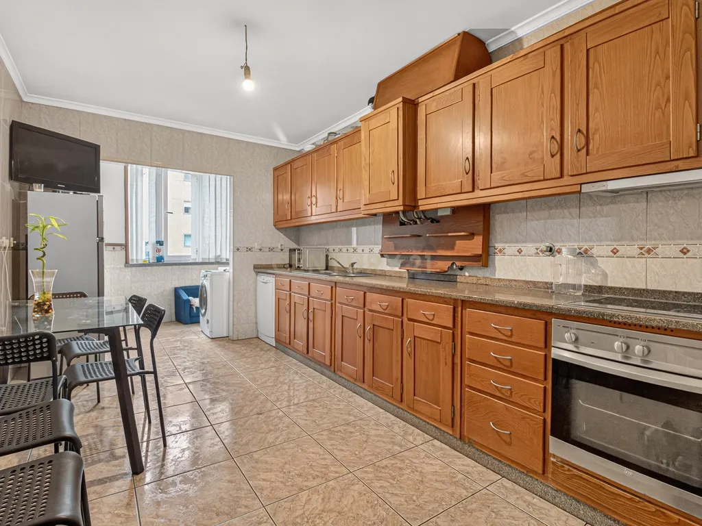 Apartamento T3 com Garagem Fechada, excelente localização!! - Bragança - Image 5