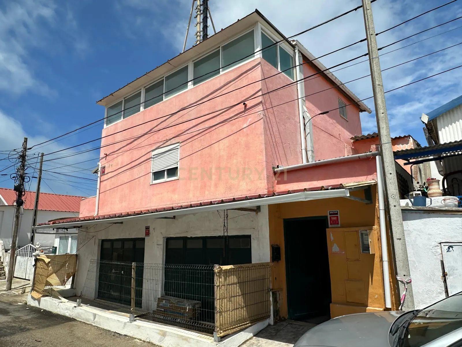 Fotografia 2 de Casa T5 em Almada, União das Freguesias de Caparica e Trafaria