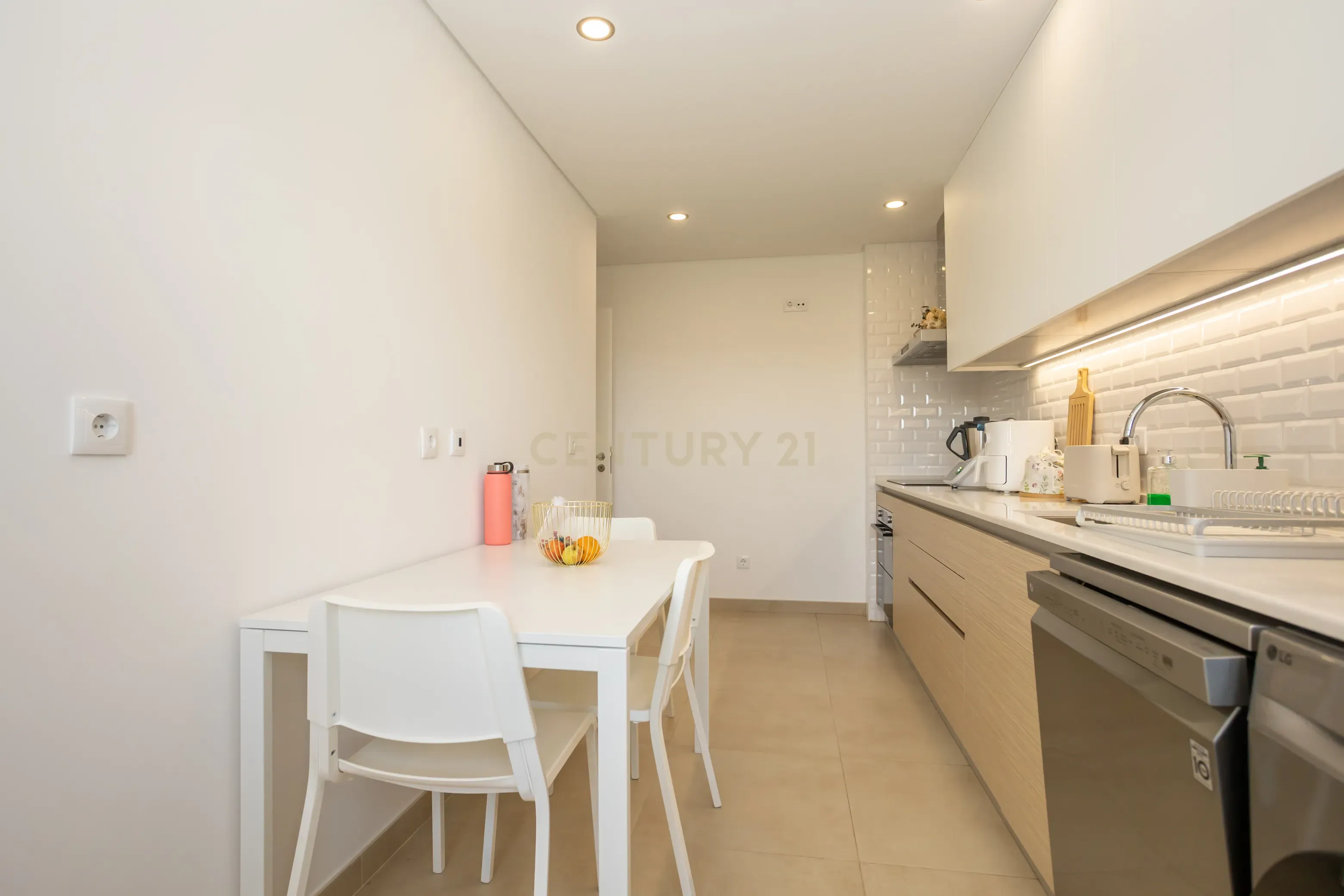 Apartamento T3 Remodelado | Bairro Novo | Seixal - Image 6