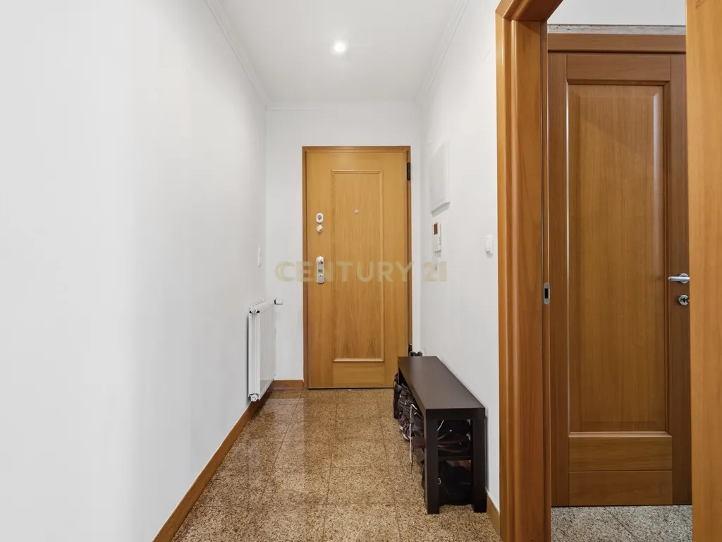 Elegante Apartamento T3 no Estoril com Box Fechada para 3 carros a poucos metros da praia - Image 14