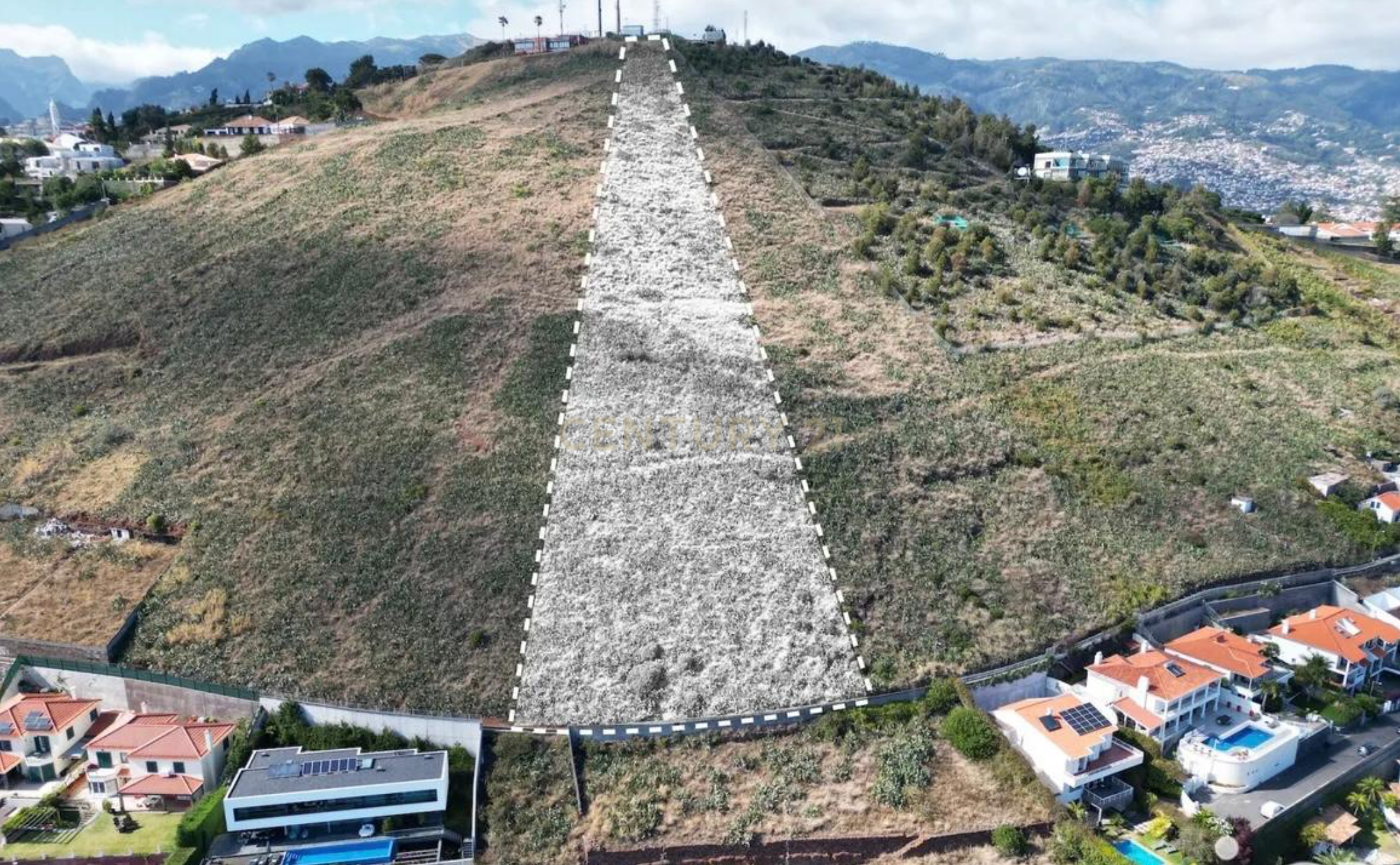 Terreno 5.170 m² | São Martinho | 1.556 m² Urbanizáveis | Vista Atlântico | Projeto T4 incluído