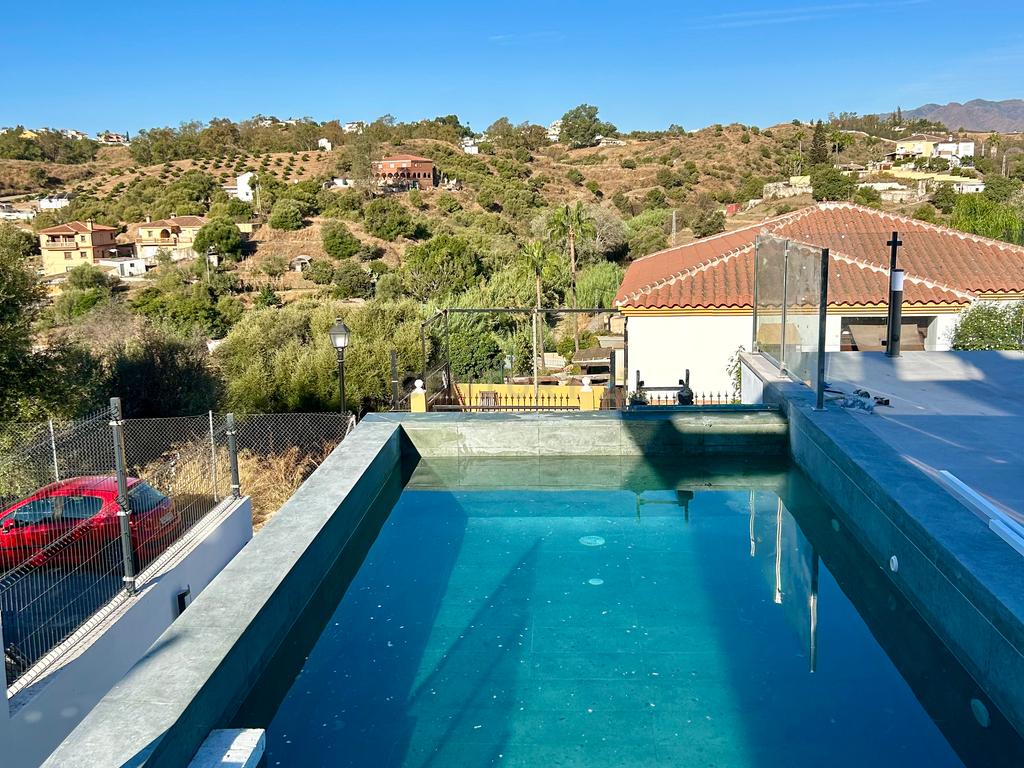 Luxuosa Moradia T4 com Piscina em Málaga, Andalucía - Image 2