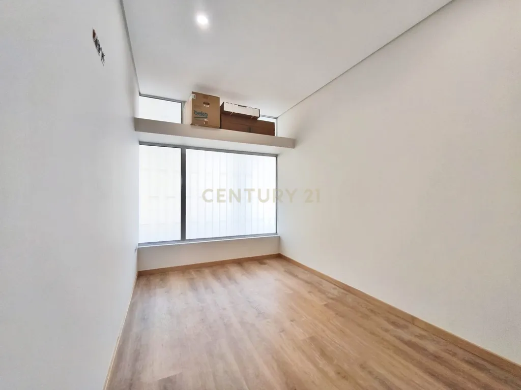 Apartamento T3 arrendado -com 6,5% rendimento - S. Mamede Infesta - Image 17
