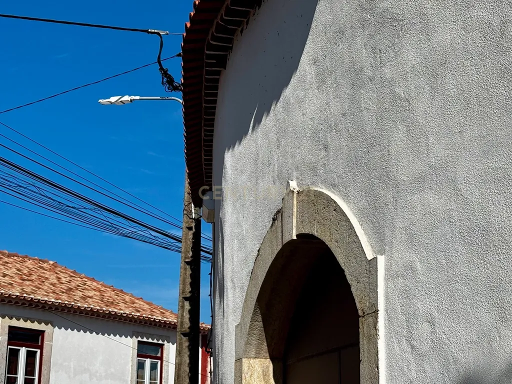 Moradia com T1+T2 Arrendados: Oportunidade no Gradil - Image 10