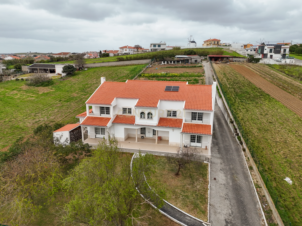 Moradia T5 na Gondruzeira-Ponte de Rol, Torres Vedras - Image 3