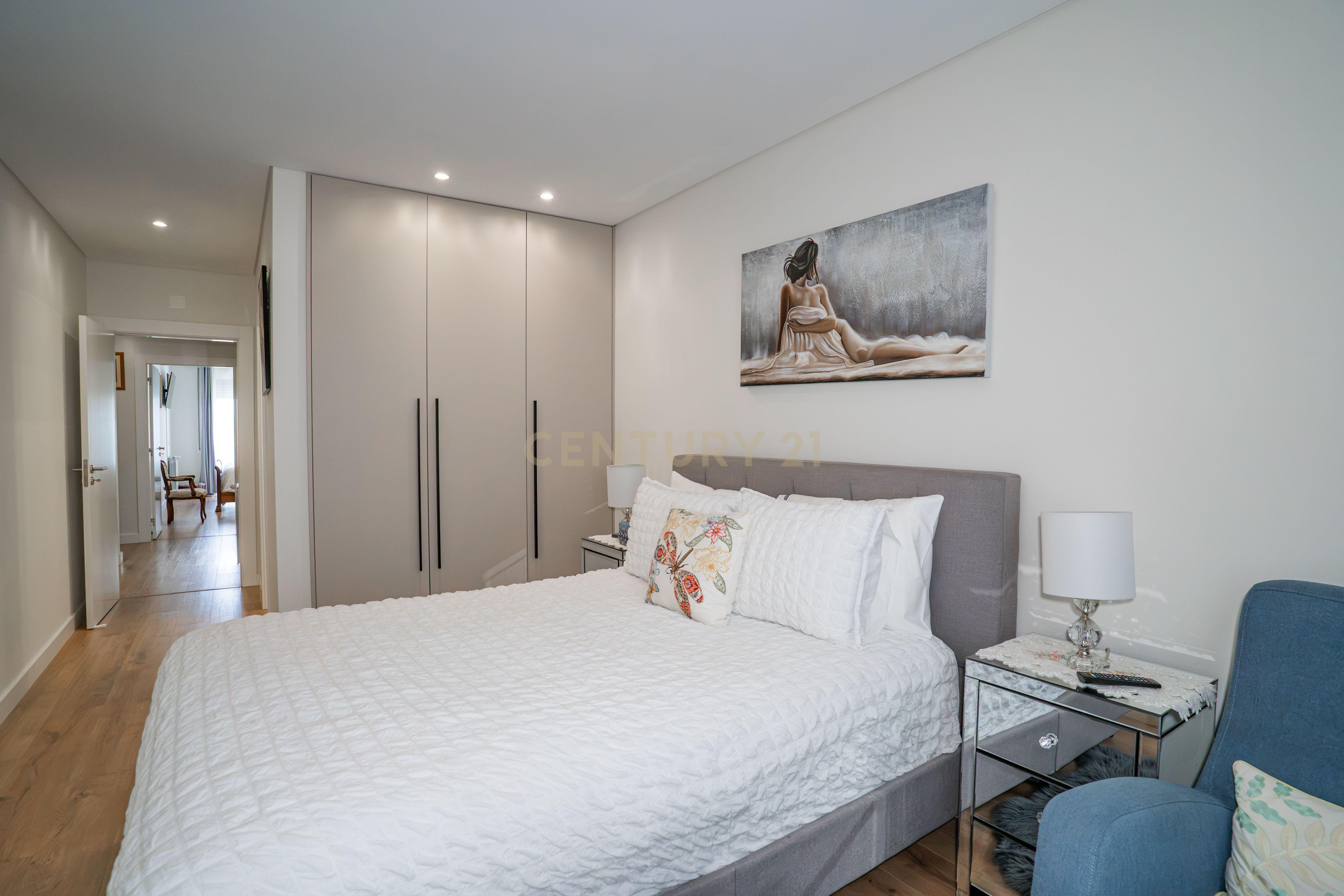 Fotografia 12 de Apartamento T3 Semi-Novo em Caldas da Rainha | 2 Varandas | 2 Parqueamentos