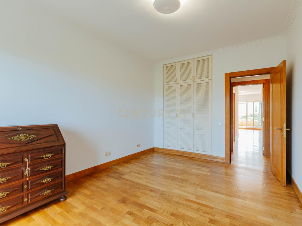 T3 com Terraço e Vista Desafogada – Belas Clube de Campo - Arrendamento - Image 16