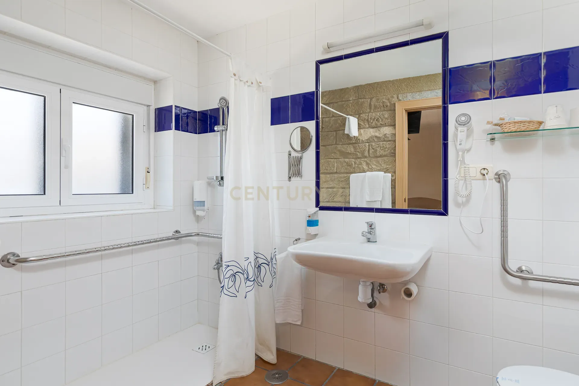 Hotel Moderno em Aragón com 25 Quartos e Vista Panorâmica - Image 8