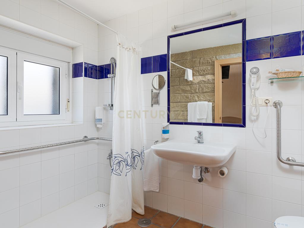 Hotel Moderno em Aragón com 25 Quartos e Vista Panorâmica - Image 8
