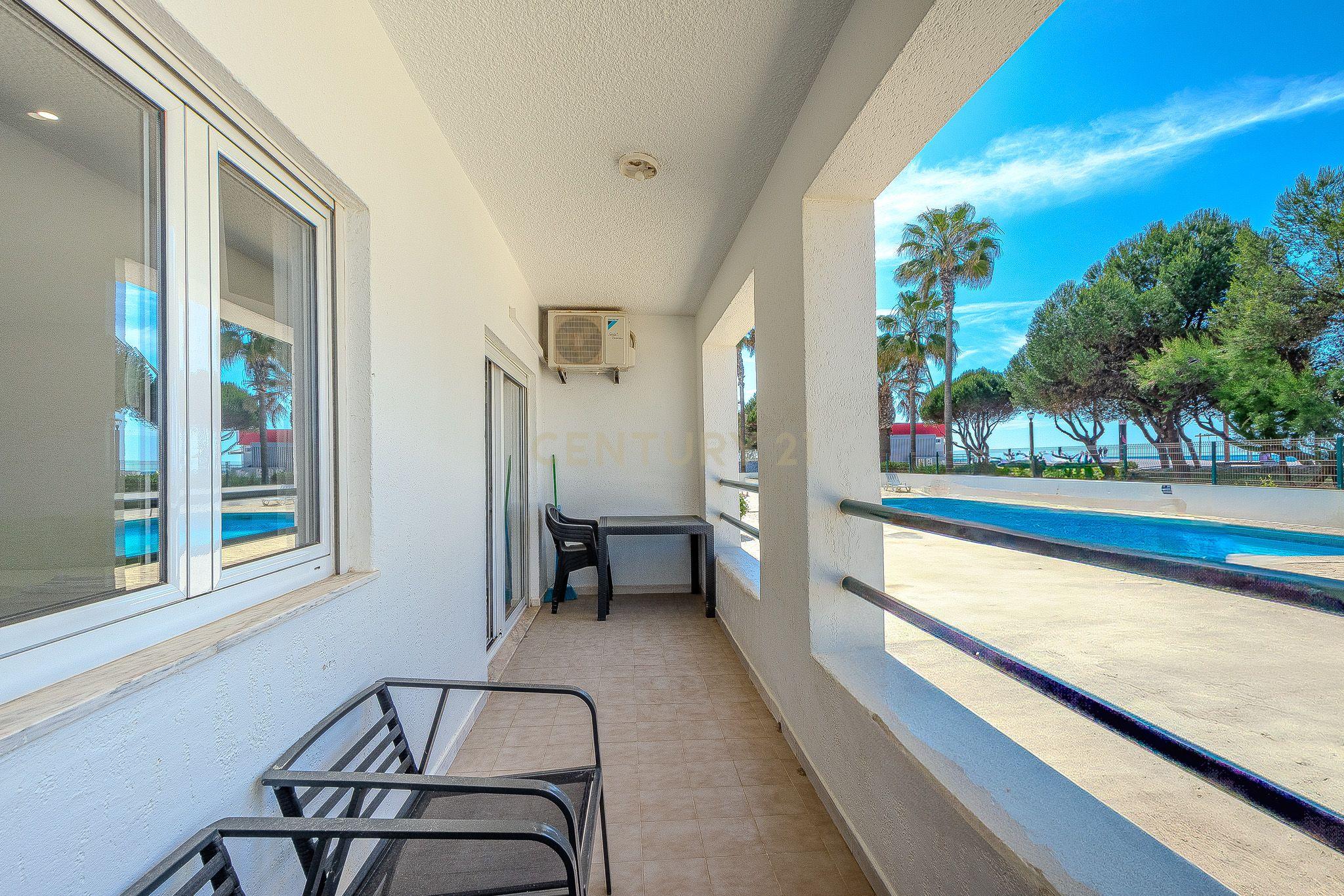 Apartamento T2 com Vista Mar na Primeira Linha de Praia – Quarteira - Image 28