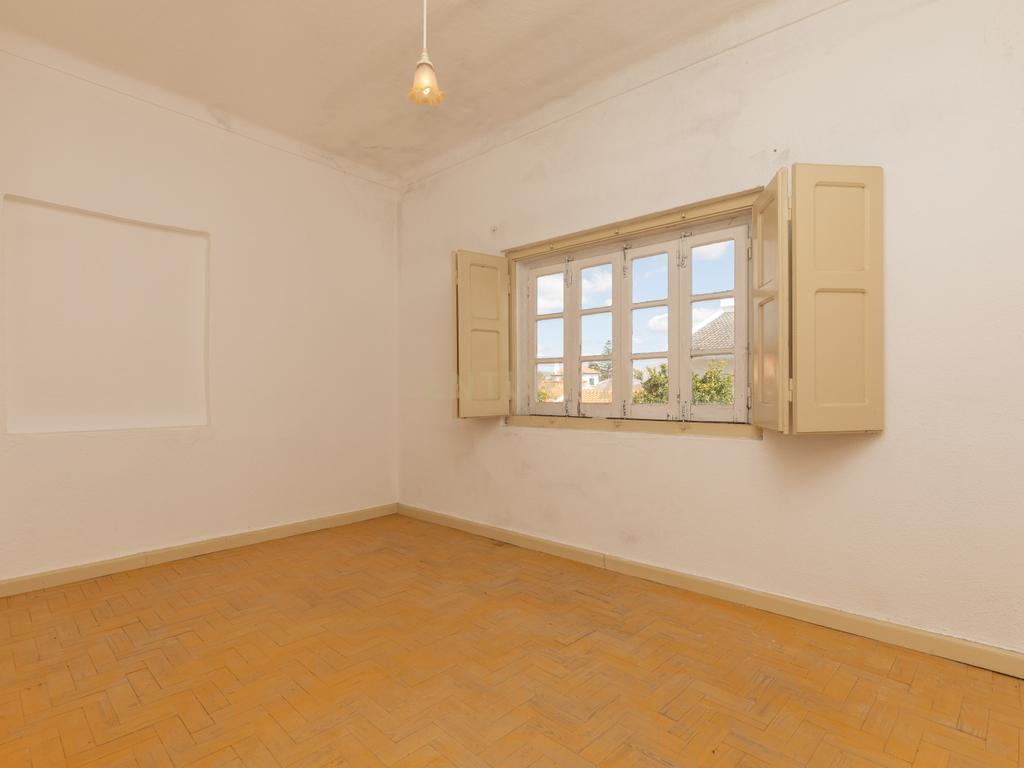 Moradia T6 com Jardim e Vista Panorâmica em Avis - Image 22