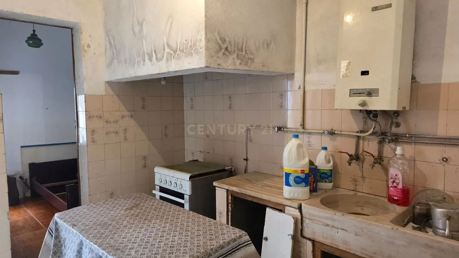 Fotografia 7 de Moradia para recuperar no centro de Pombal - Oportunidade de Investimento