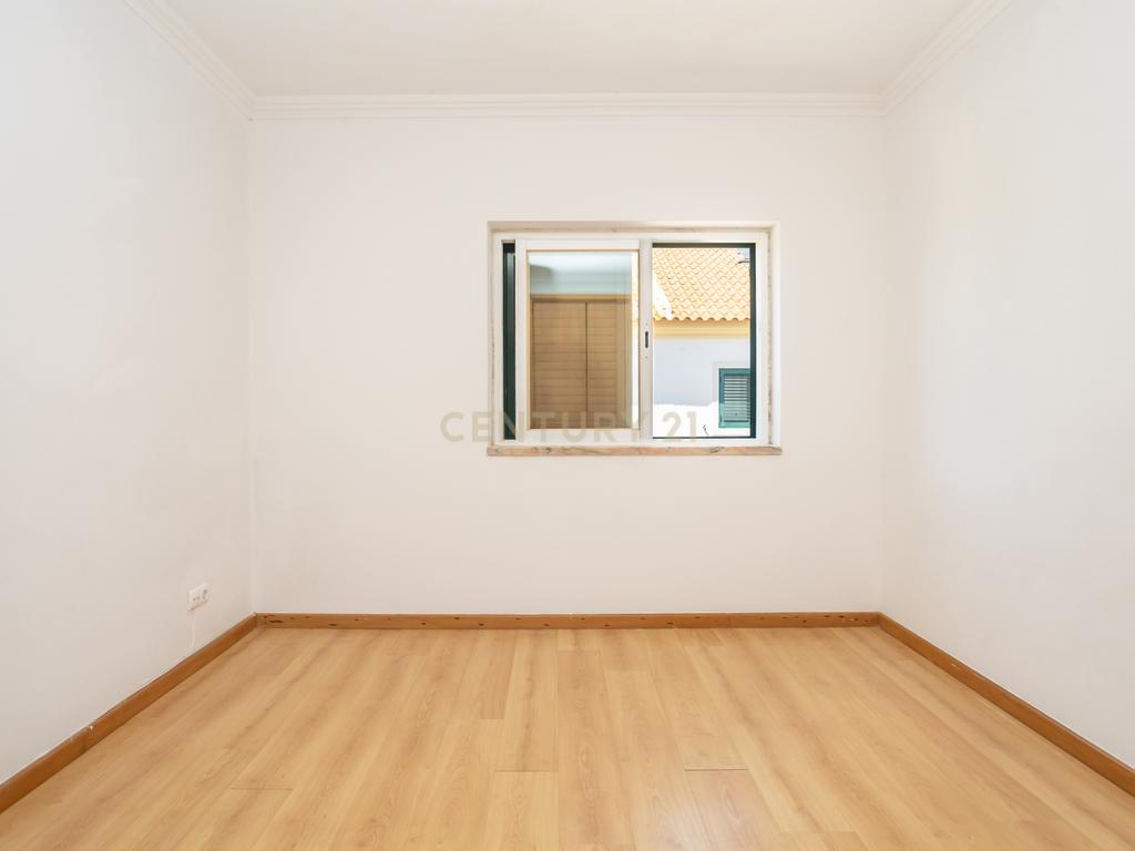  Moradia T3 em Amora - Seixal com Terraço e Garagem  - Image 32