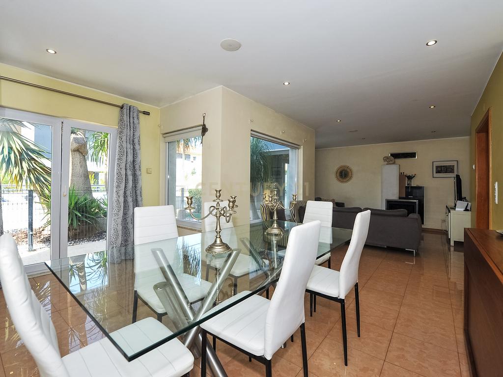 Moradia Isolada T4 Piscina e Cave - Image 22