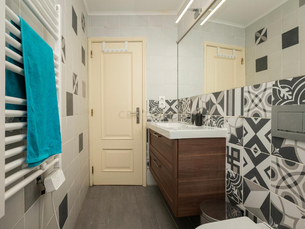 Apartamento T3 com terraço na Graça - Image 22