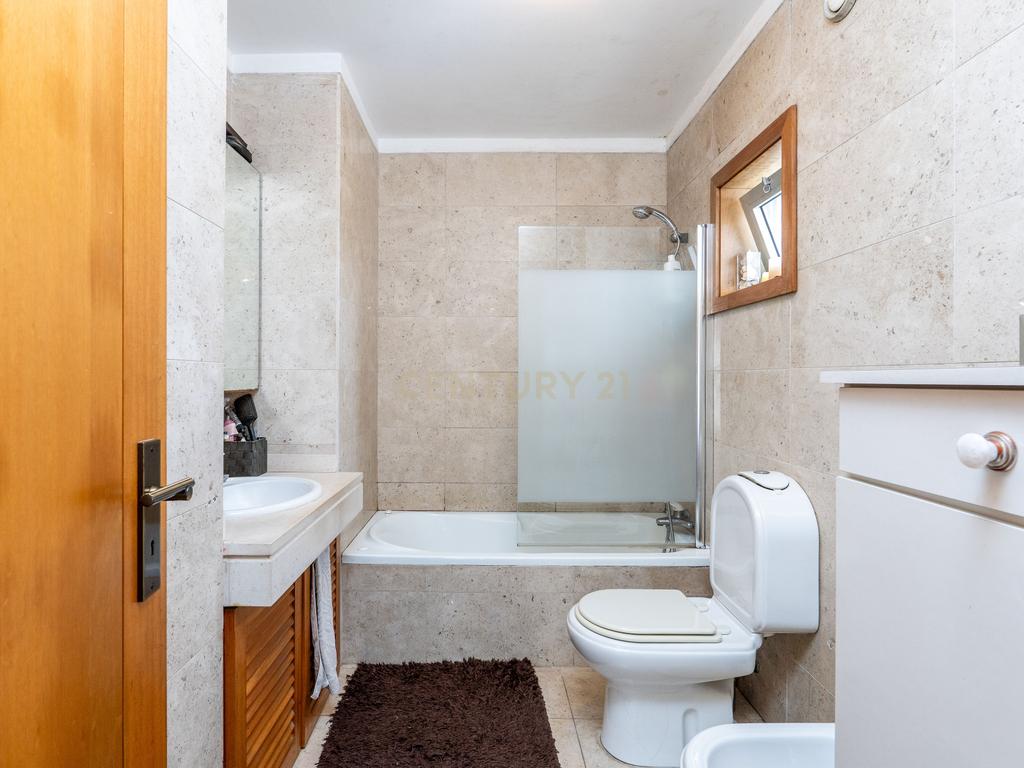Apartamento "Cobertura" com terraço nas 3 frentes T4 (Atualmente T3 + Escritório) no Condomínio "Tílias do Atlântico" - Image 18