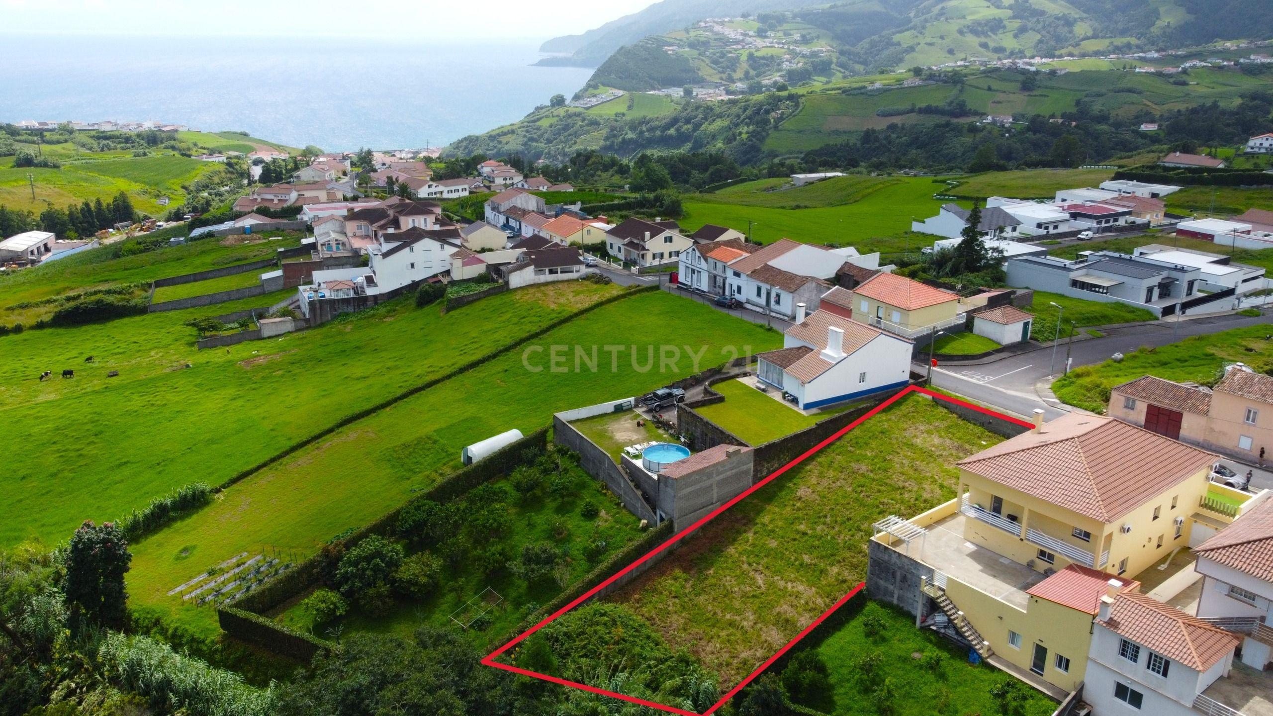 Fotografia 3 de Lote para Construção com vista para a montanha.