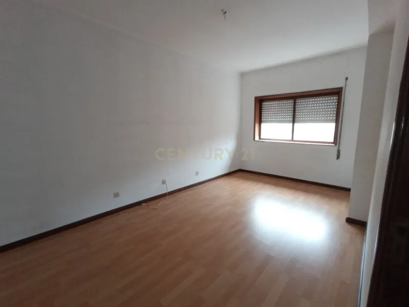 Apartamento T3 em Braga com Elevador e Garagem - Ferreiros | ZTRE-00764 - Image 7