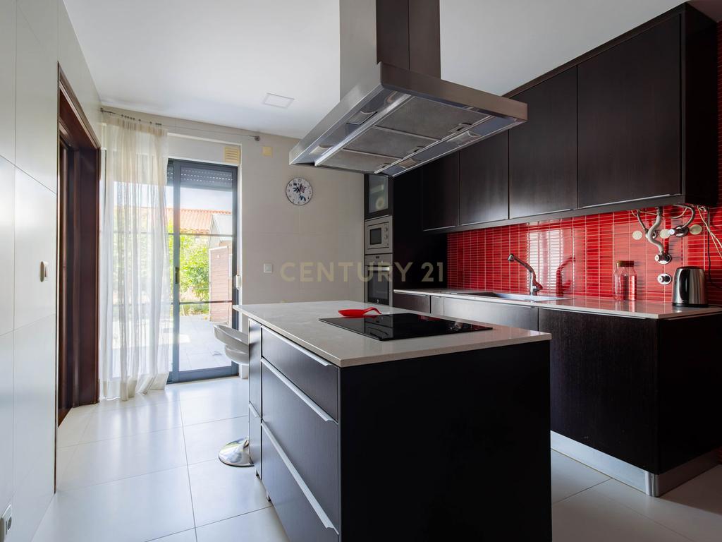 Moradia T3 com Jardim, Garagem e Cave em Embra, Marinha Grande - Image 15