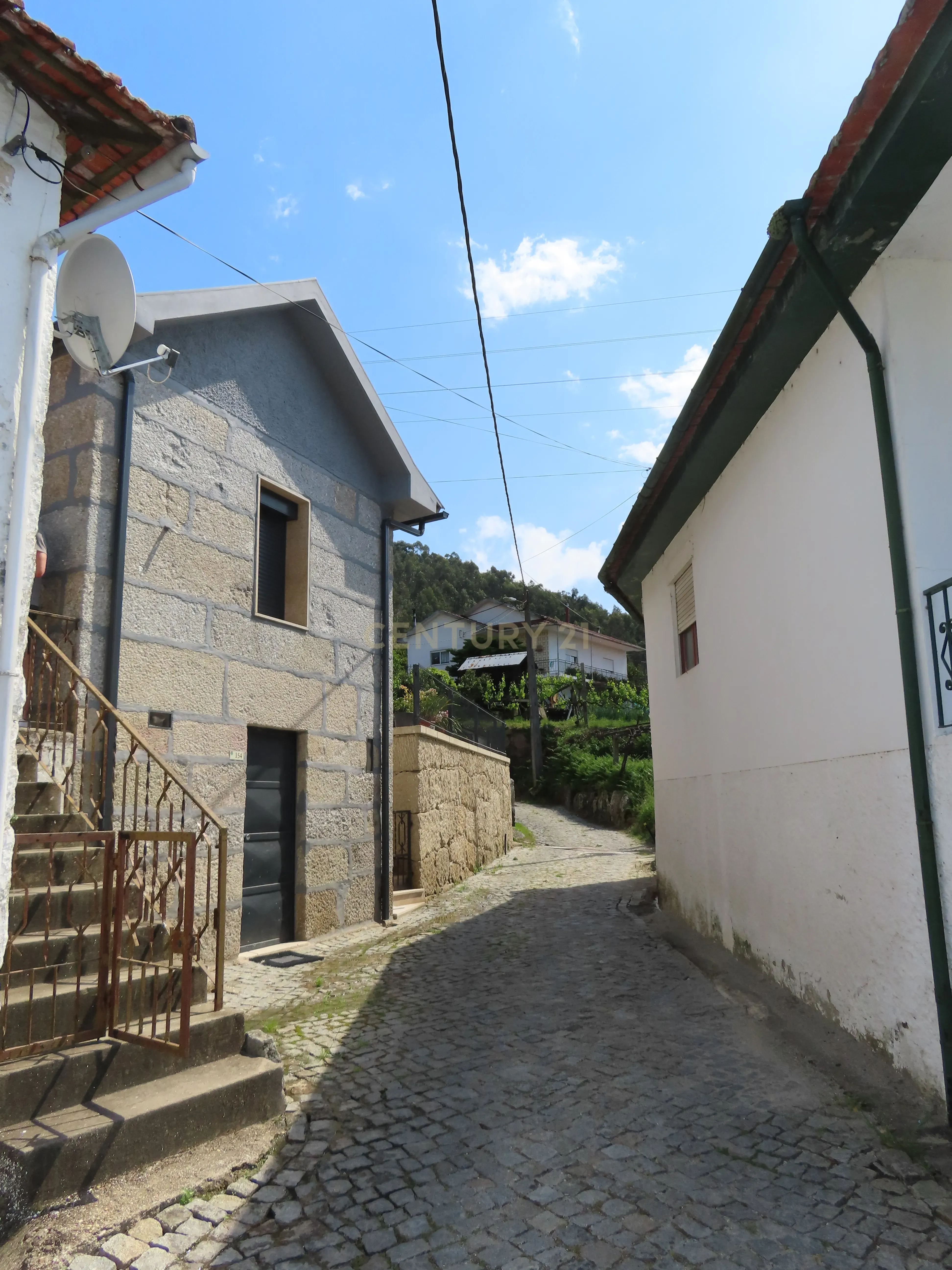 Fotografia 5 de Moradia T2 em Travanca, Cinfães – Ideal para Habitação ou Férias