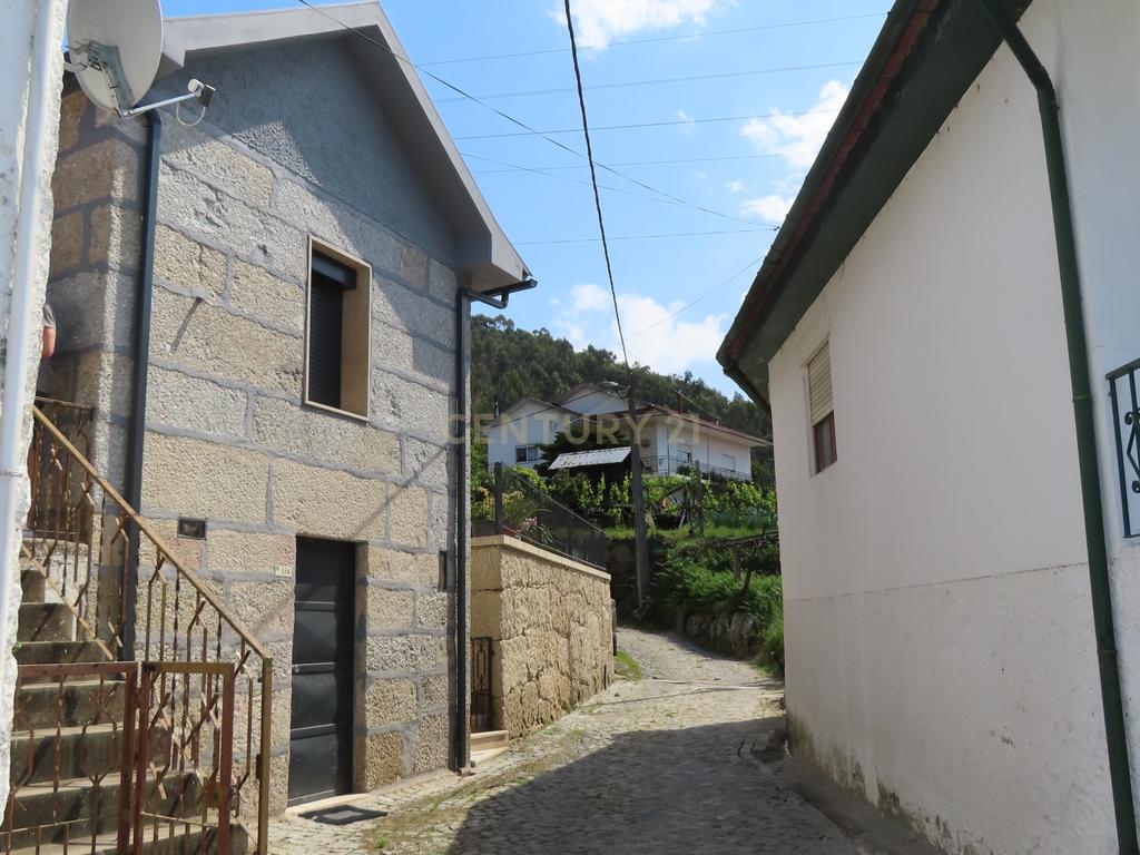 Moradia T2 em Travanca, Cinfães – Ideal para Habitação ou Férias - Image 5