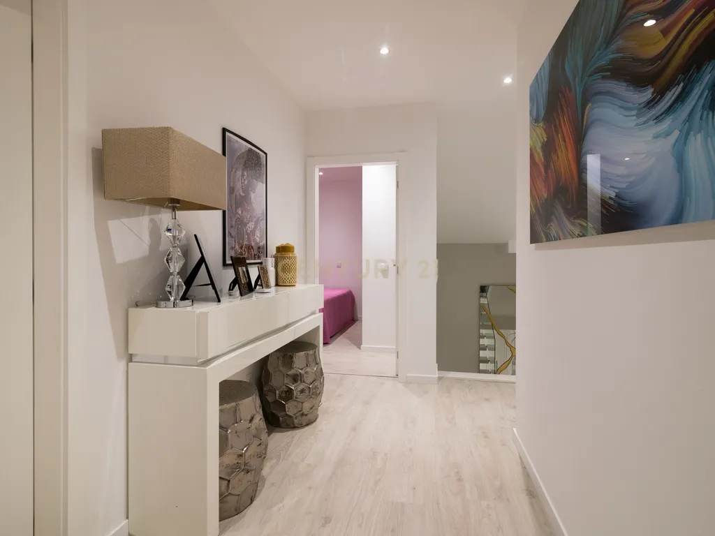 Moderna Moradia T3 em Caneças com Piscina - Image 33