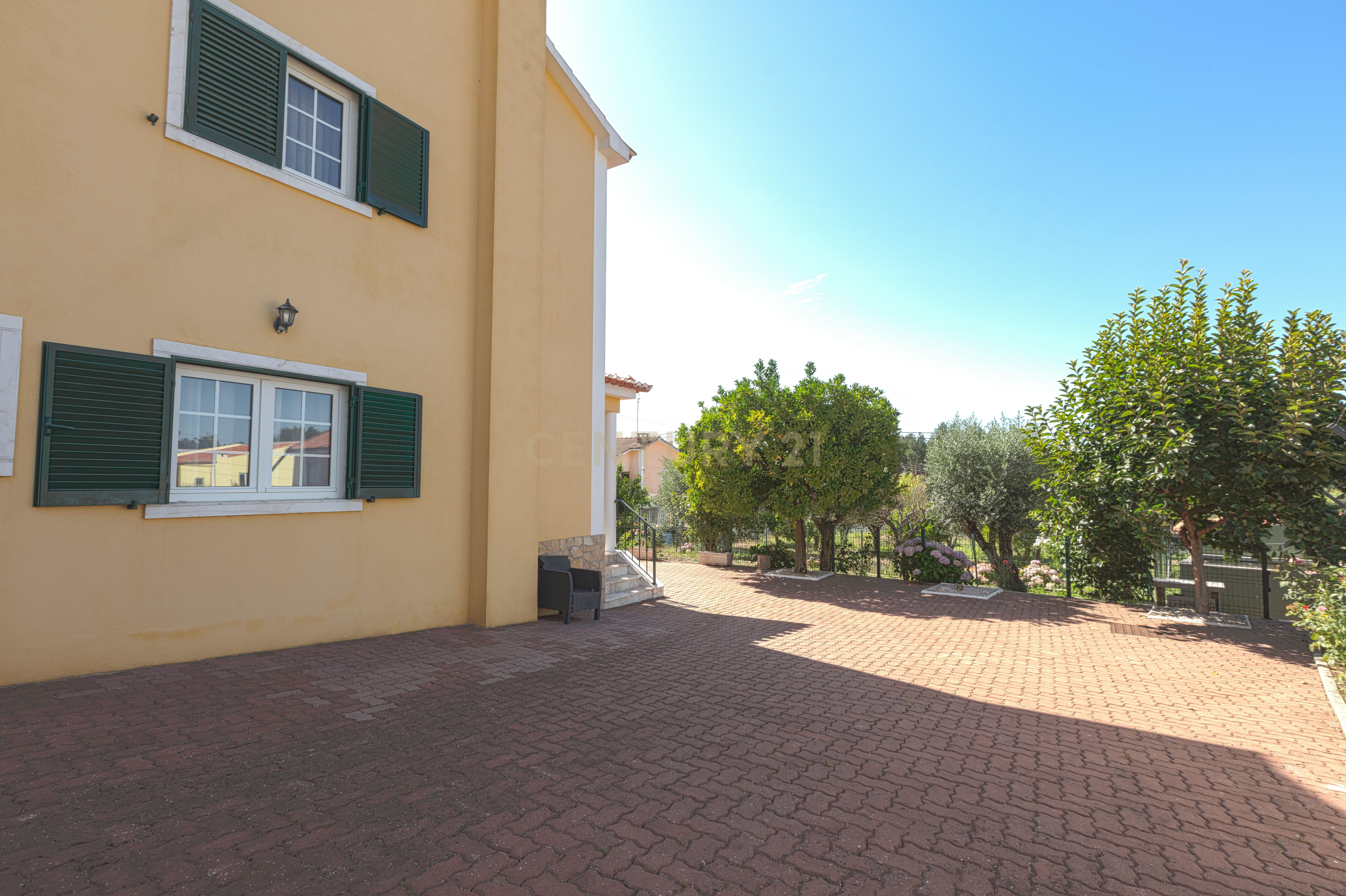Fotografia 5 de Moradia T4 Isolada com Jardim e Garagem em Olalhas – Tomar