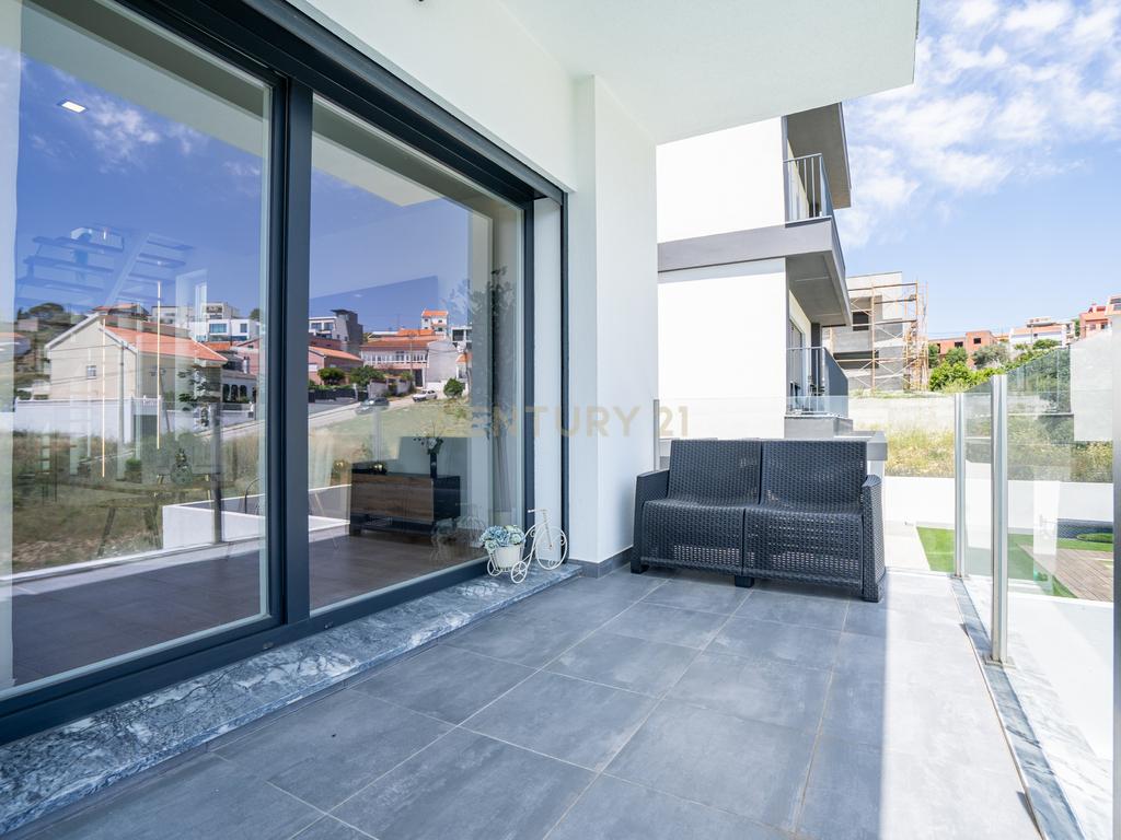 🌅 Moradia Nova com Vista Tejo, Piscina e Terraço Panorâmico a Poucos Minutos de Lisboa - Image 17
