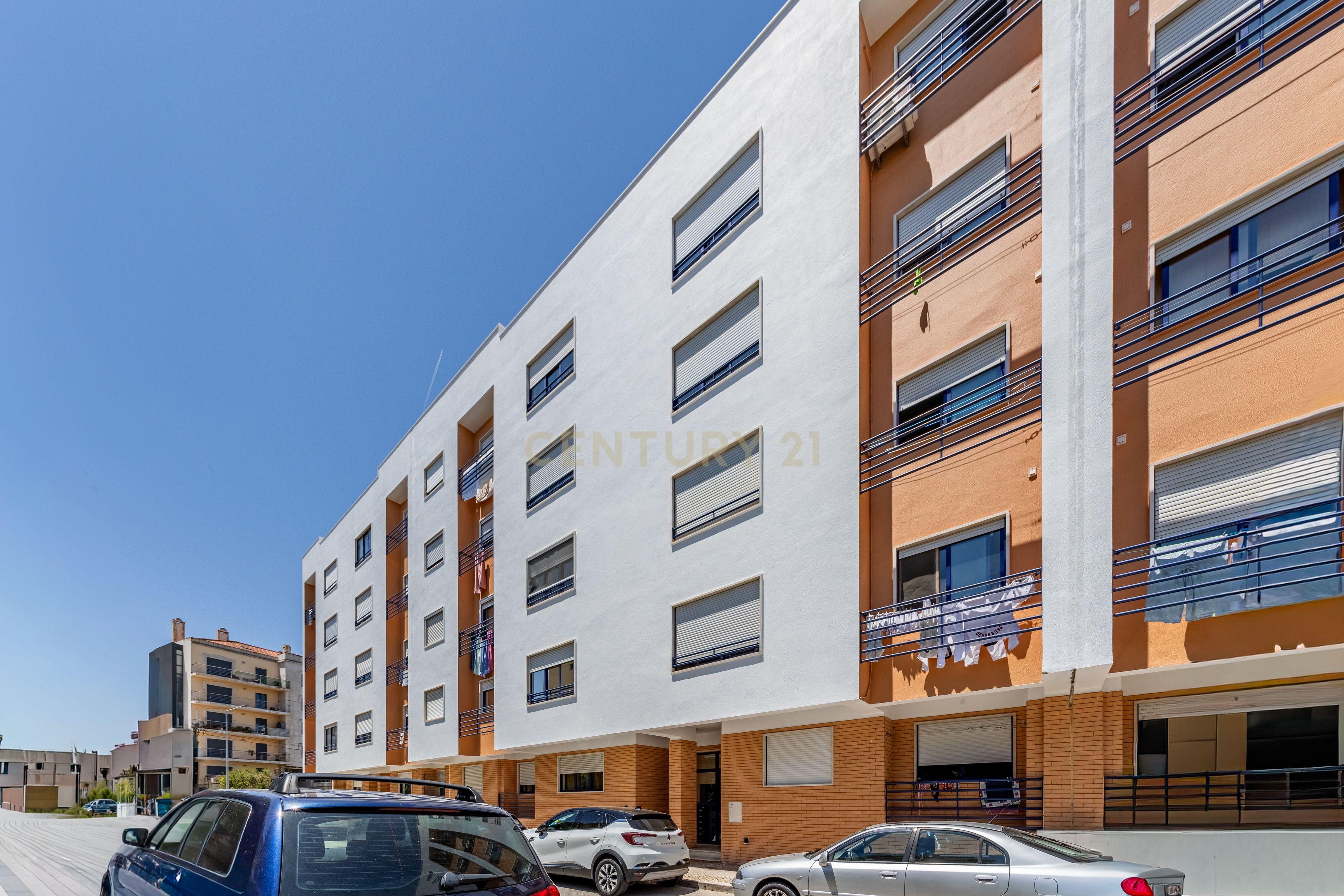 Fotografia 4 de Moderno Apartamento T4 no Carregado em condomínio fechado