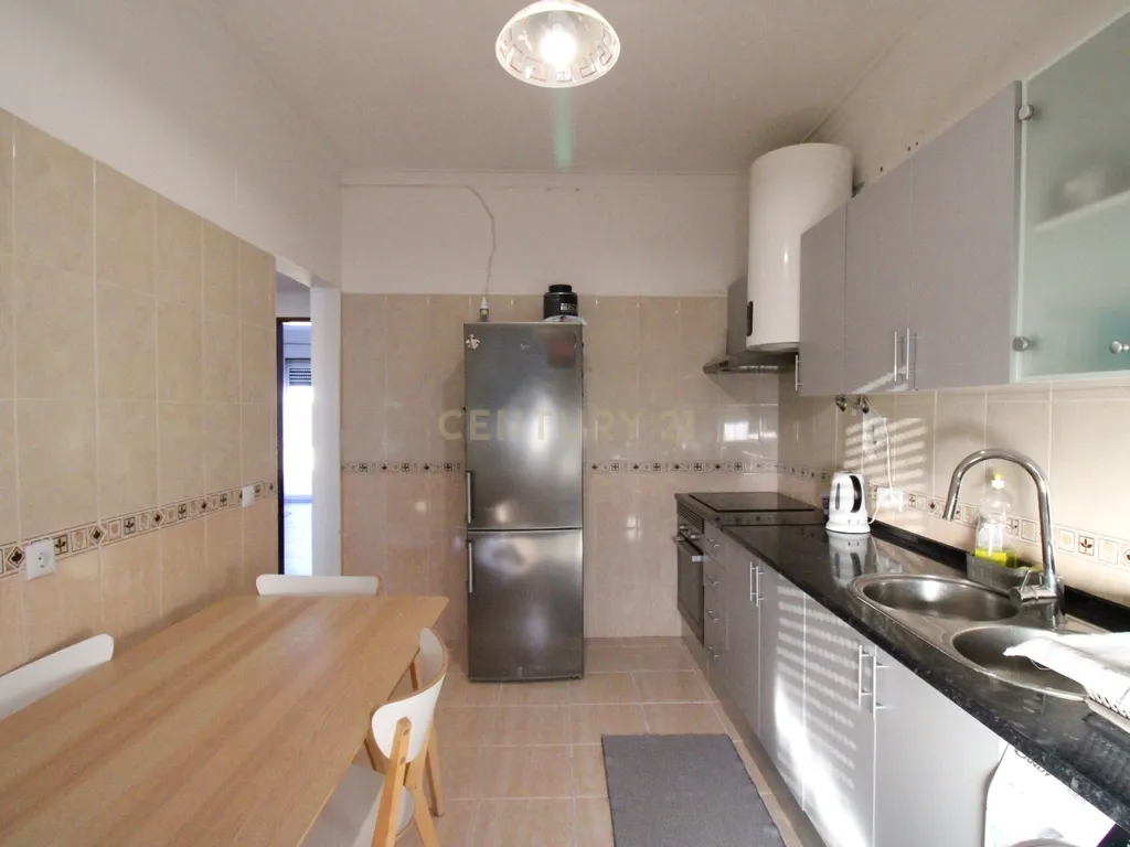 Espetacular Moradia T5 no Casal Do Marco com Garagem - Image 20