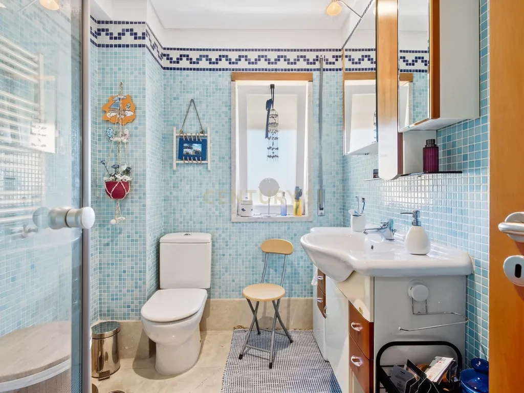 Apartamento T3 com 2 varandas, suíte e garagem no Cacém - Image 17