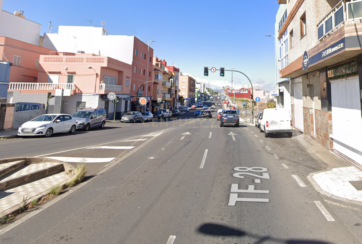 Oportunidade Única! Amplo Espaço Comercial em Localização Estratégica de Santa Cruz - Image 10