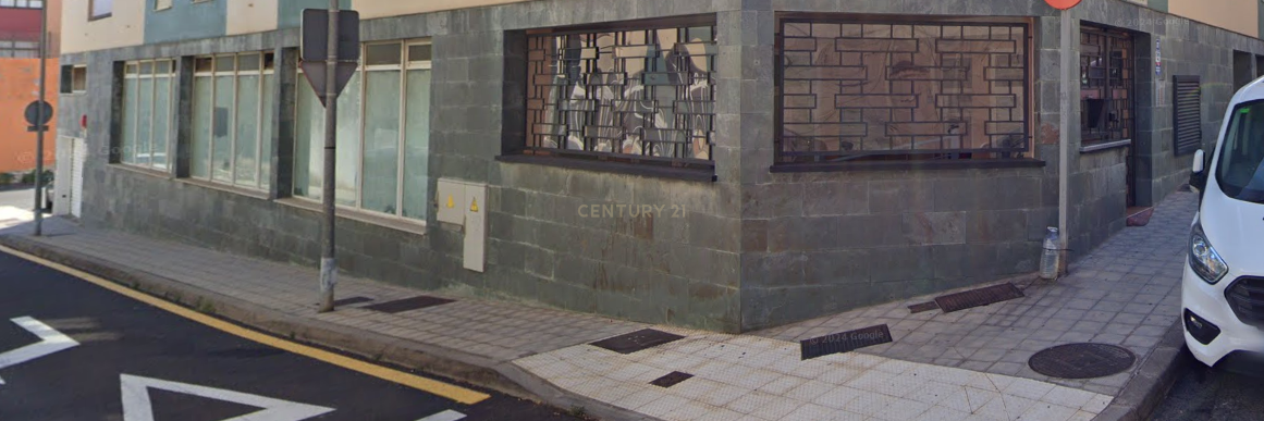 Oportunidade Única! Amplo Espaço Comercial em Localização Estratégica de Santa Cruz - Image 9