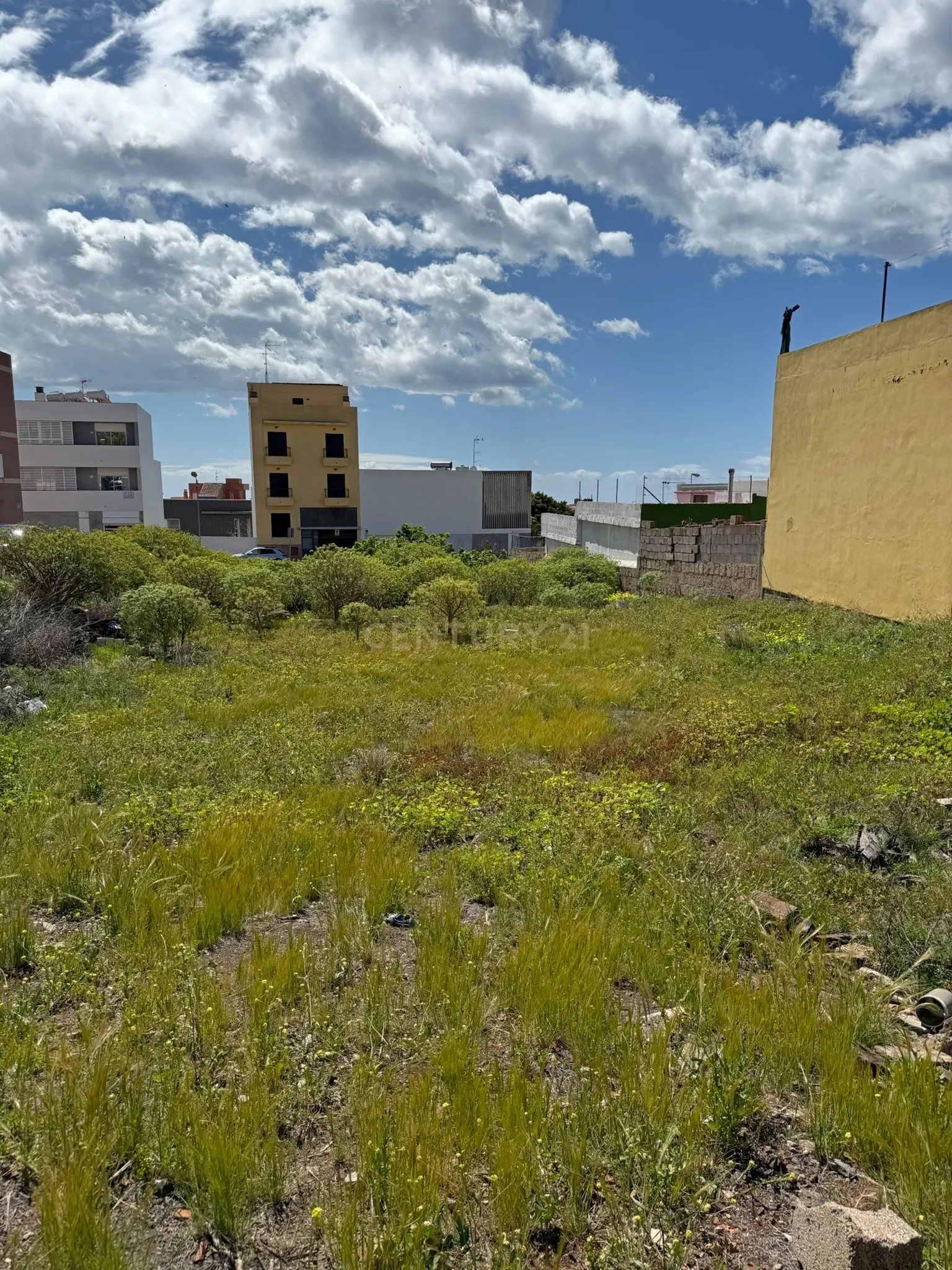 Terreno urbano em El Sobradillo – 550 m² para construir em grande - Image 1