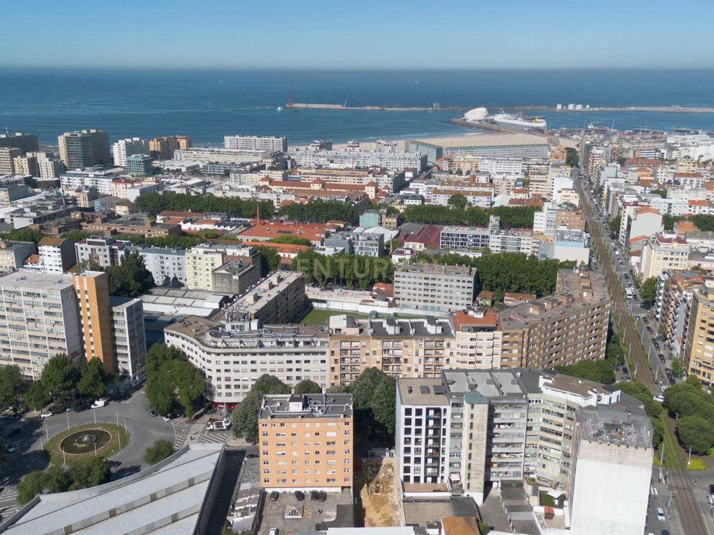 Apartamento T2 em Matosinhos com Vista para a Cidade - Image 23
