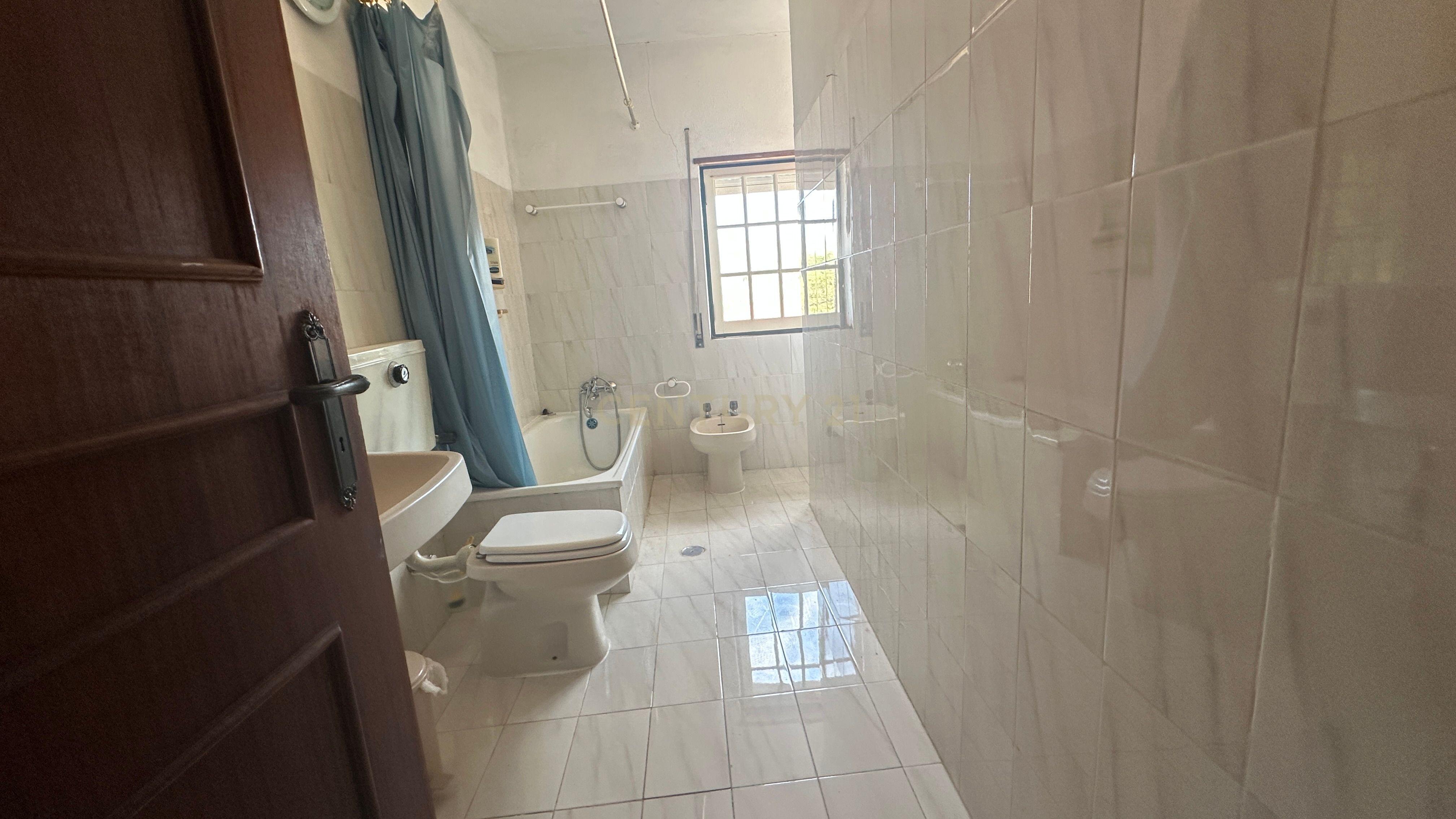 Fotografia 11 de Casa T3 "Pronta a Entrar" em Covelo do Gerês | O Seu Refúgio ao Preço de Saldo