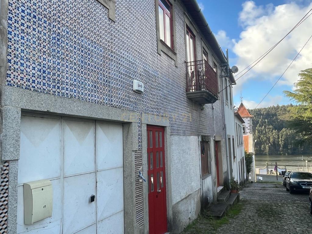 Edifício com T0, T1 e T2 com jardim, jacuzzi e piscina em Castelo de Paiva - Image 1