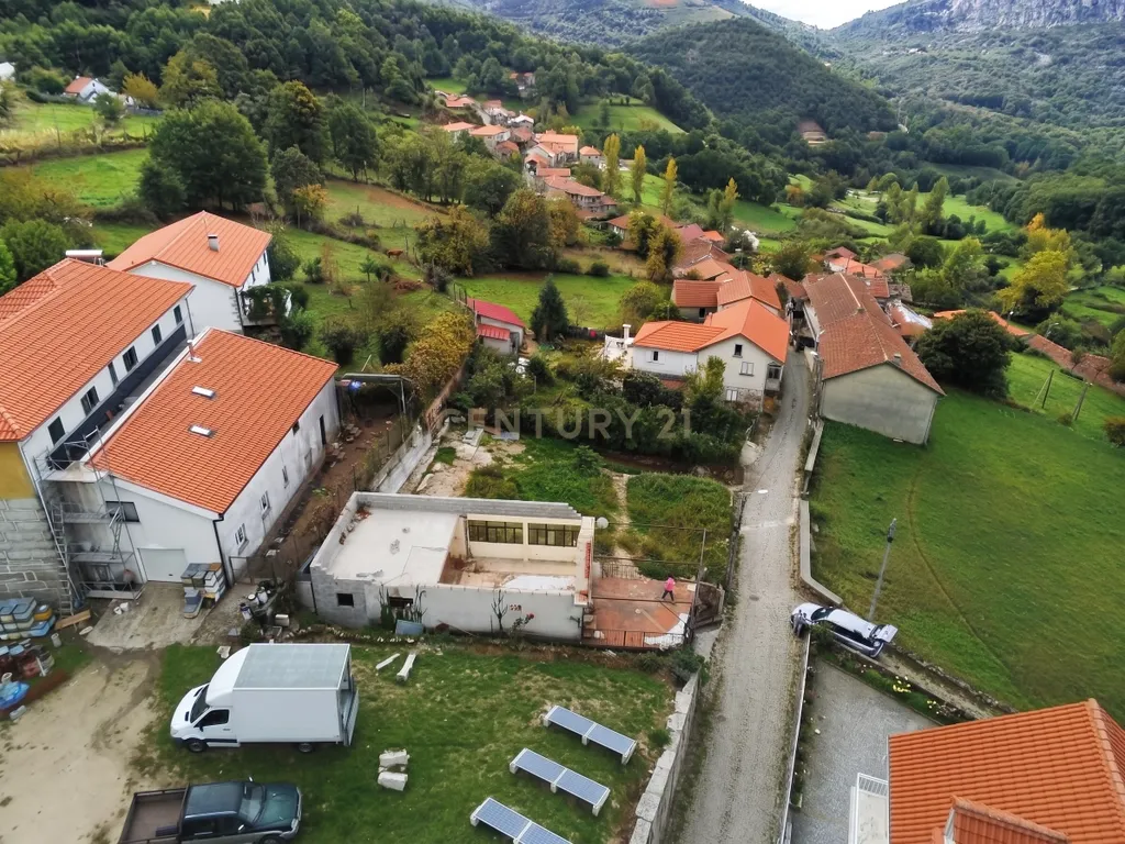 Magnífica Casa com Terreno e Projeto Aprovado no Coração do Gerês - Image 10