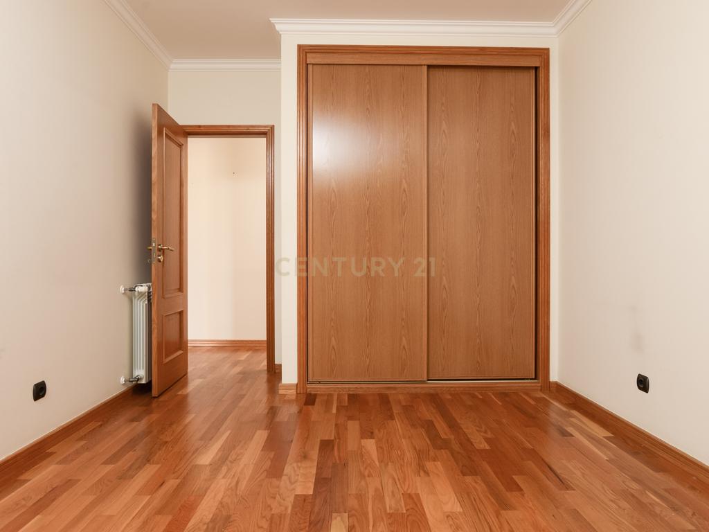 Apartamento T2 com Vista Mar, 2 lugares de garagem na Parede, Cascais - Image 11