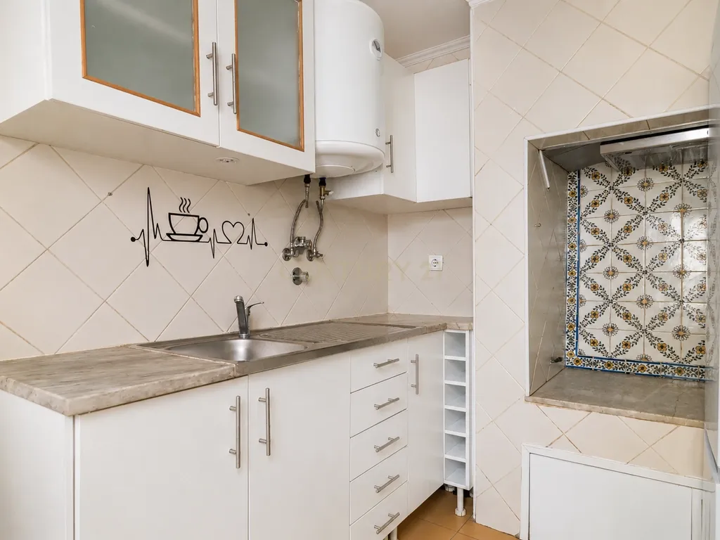 Apartamento T2 em Santa Maria Maior, Lisboa - Oportunidade Única - Image 1