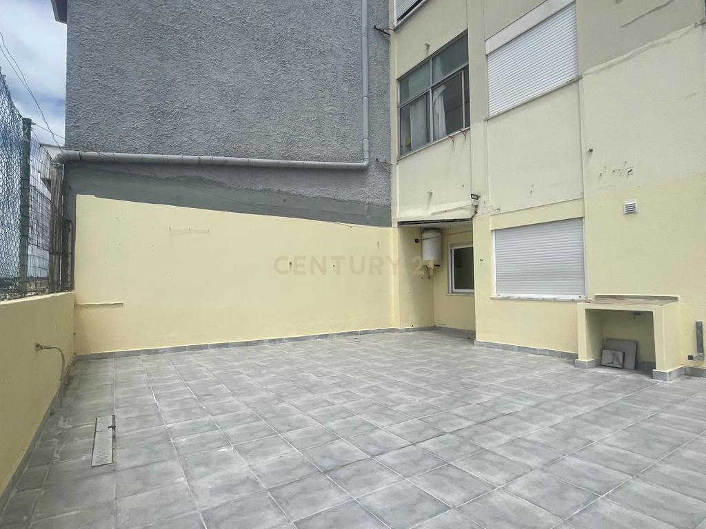 Apartamento T3, com Logradouro, em São Sebastião, Setúbal  - Image 2