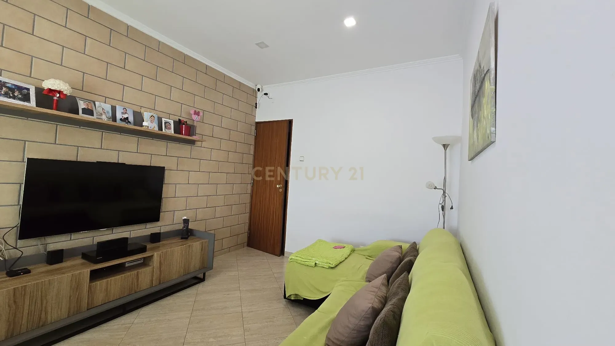 Apartamento T2 no Centro de Corroios – Excelente Localização! - Image 3