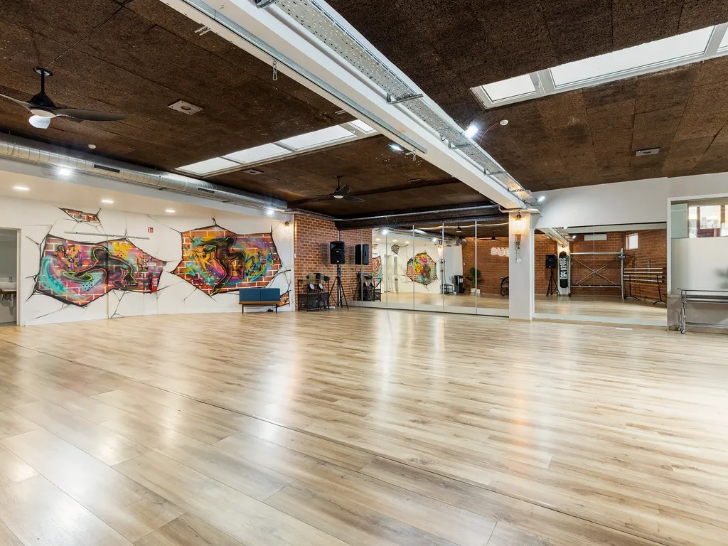 Oportunidade Única de Investimento: Espaço de 300m² no Jamor (Yield 9%) - Image 3