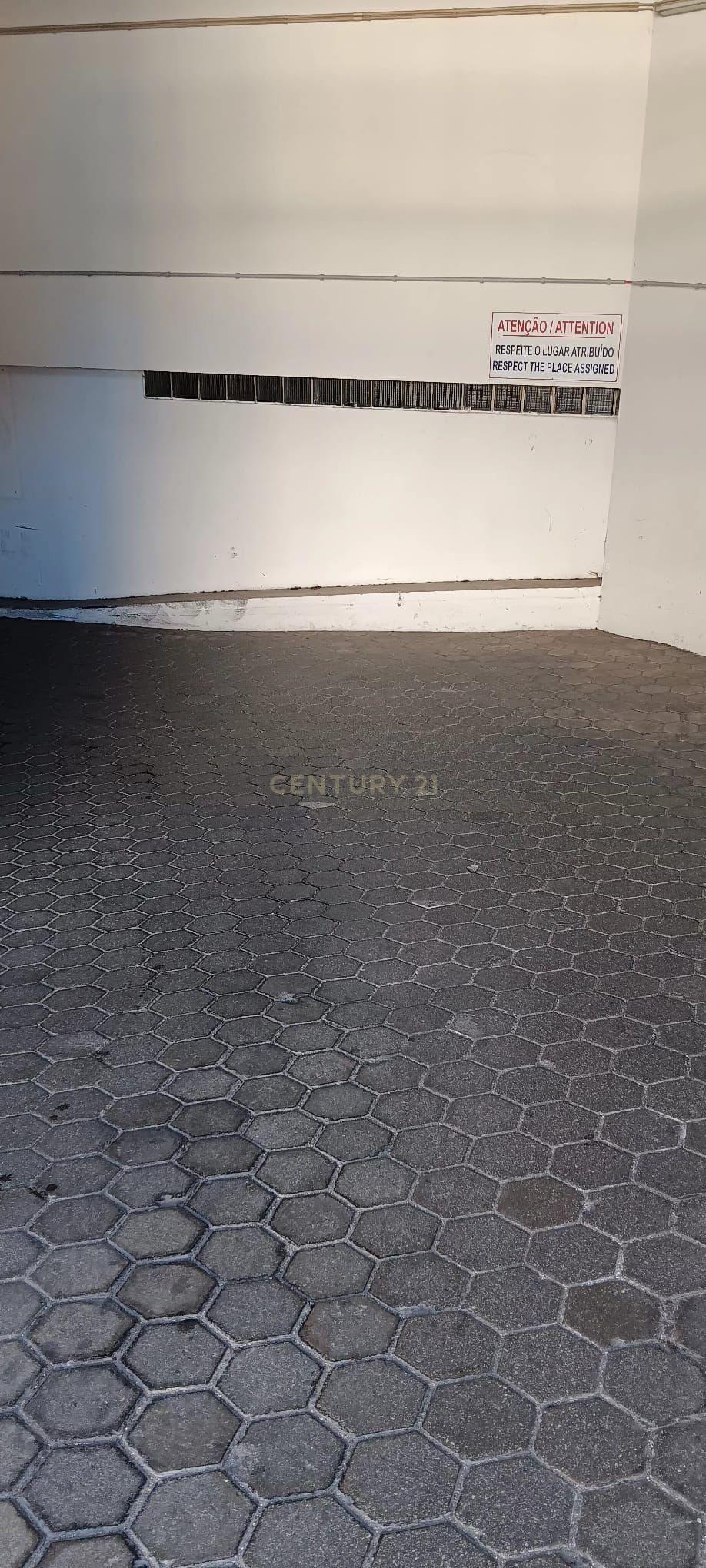Fotografia 5 de LUGAR GARAGEM  EM ALVOR JUNTO PASTELARIA SUIÇA